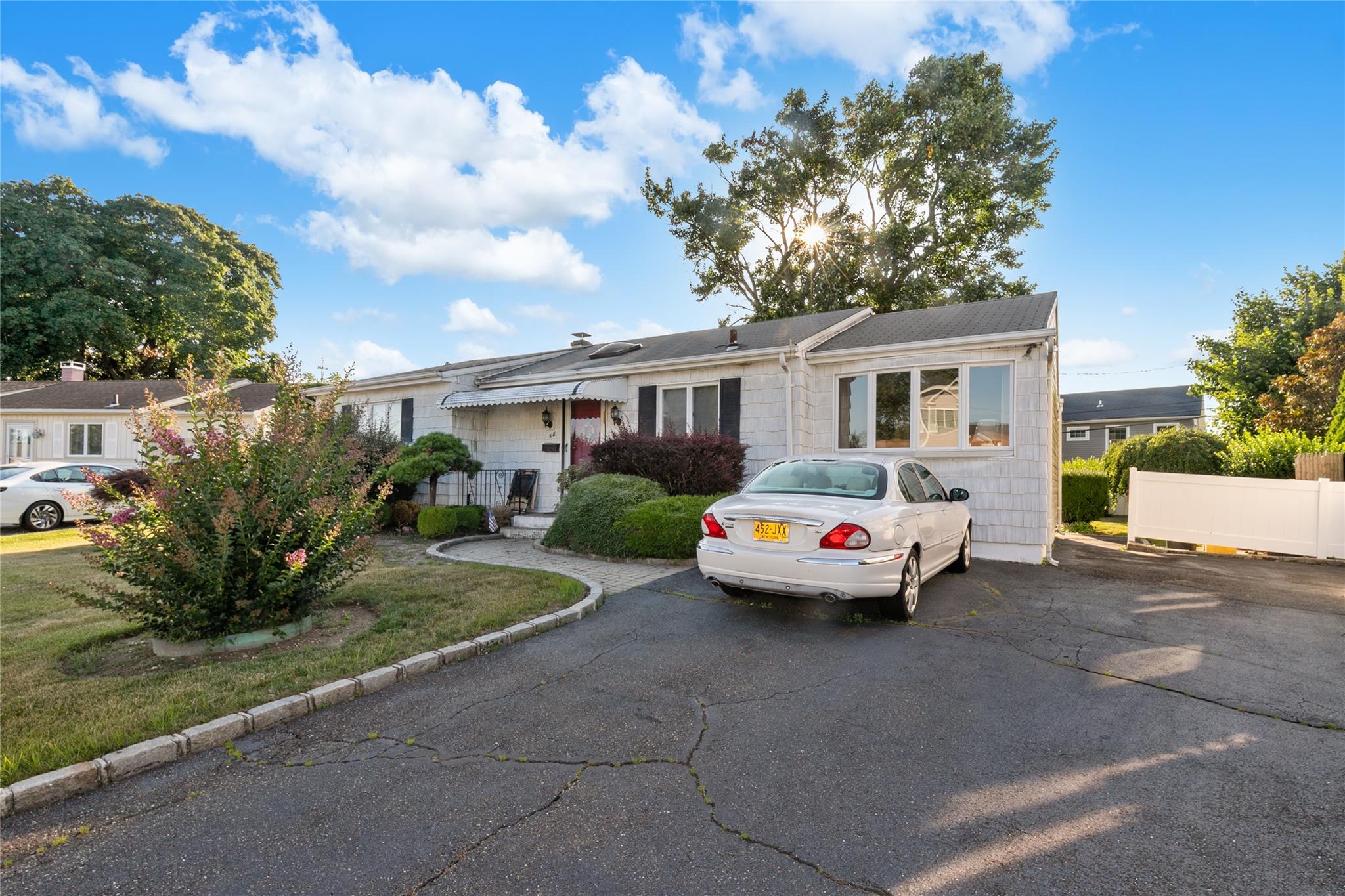 58 Helen Avenue, Plainview, NY 11803