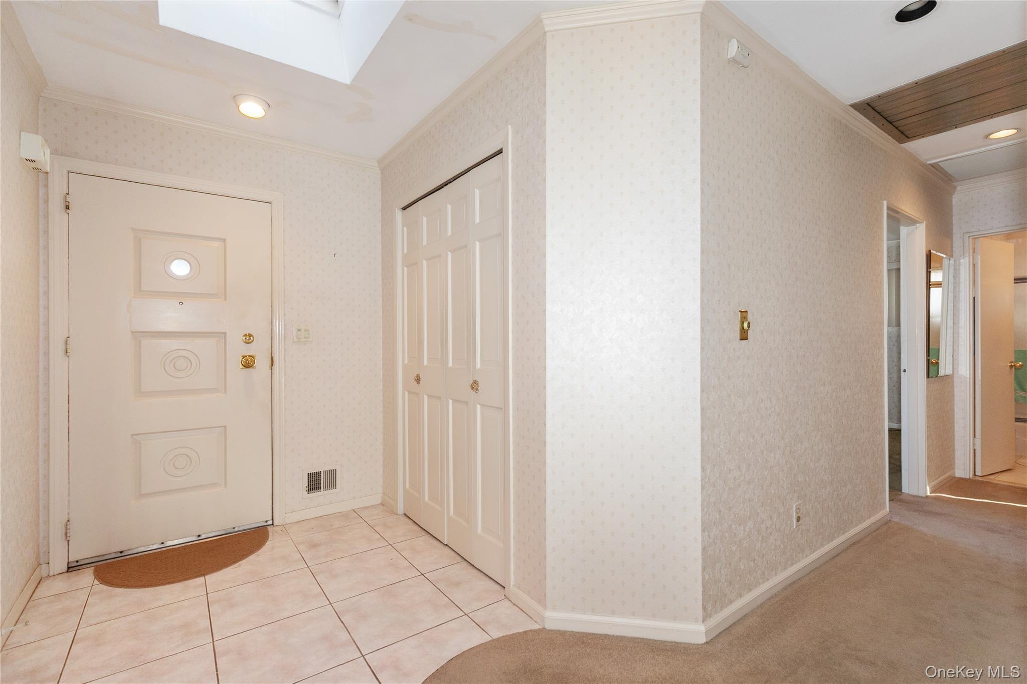 58 Helen Avenue, Plainview, NY 11803