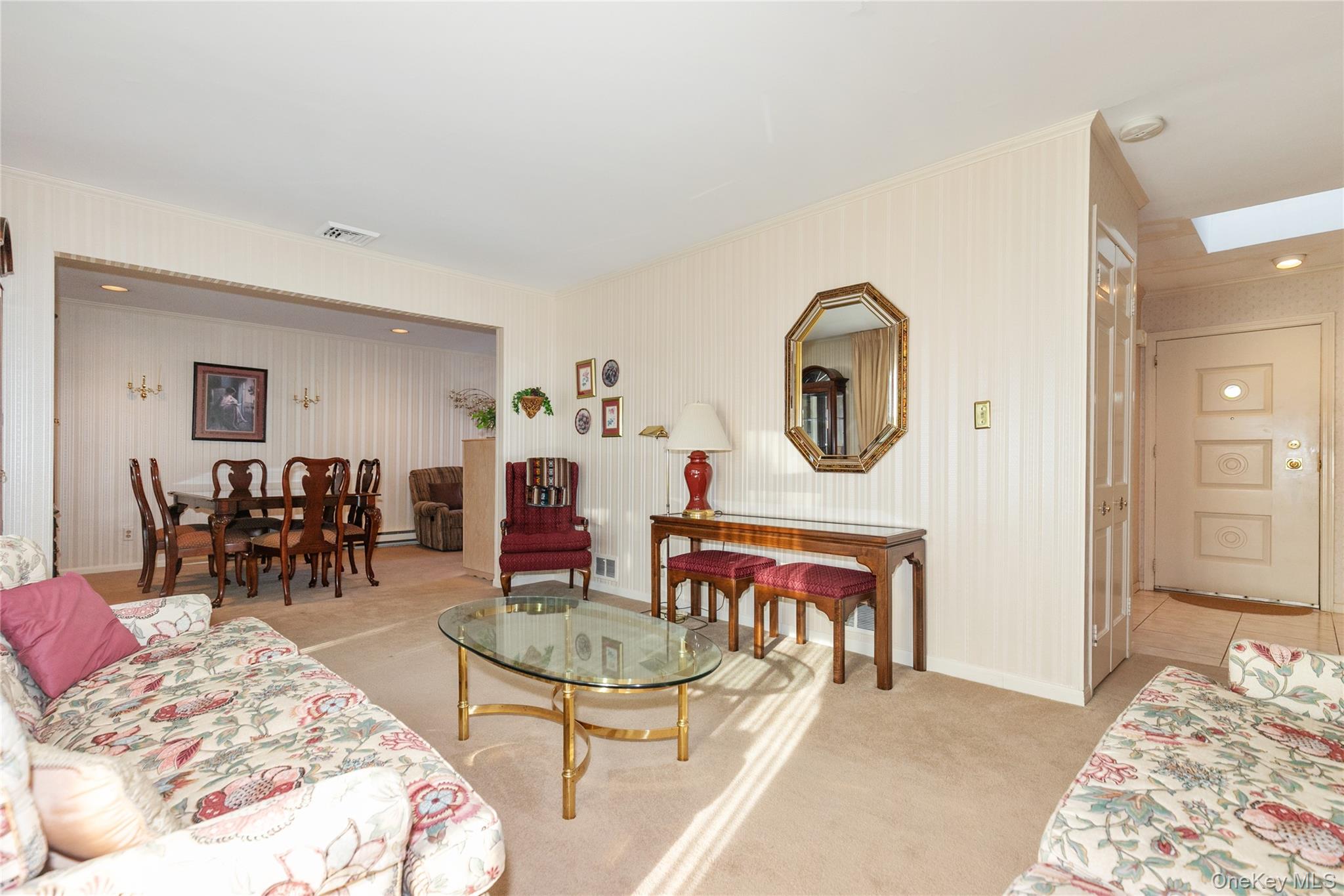 58 Helen Avenue, Plainview, NY 11803