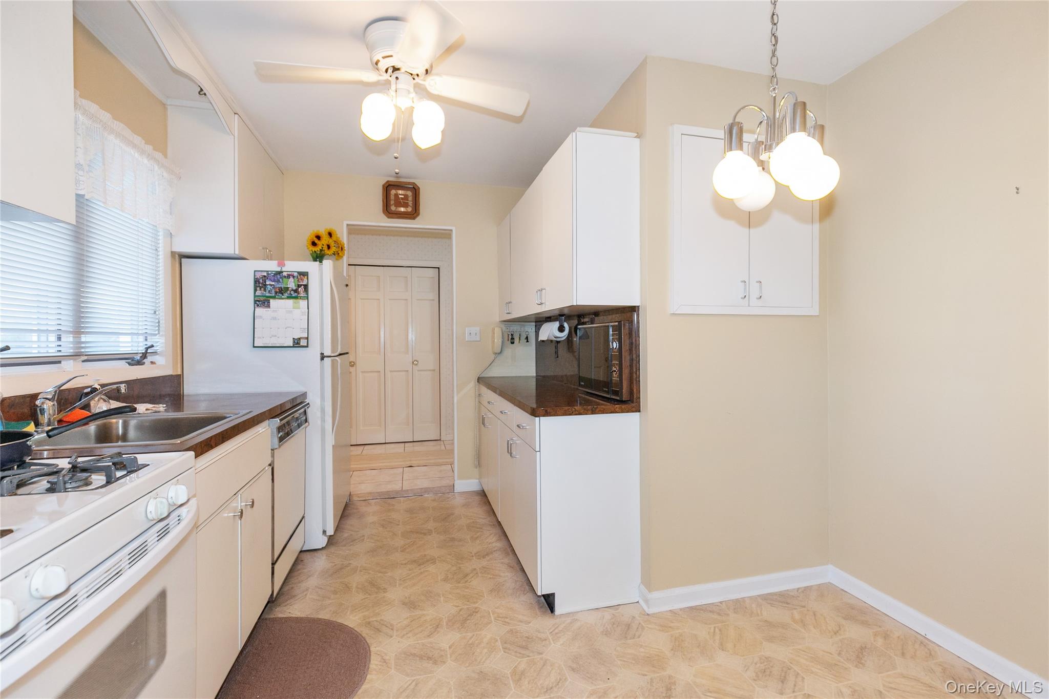 58 Helen Avenue, Plainview, NY 11803