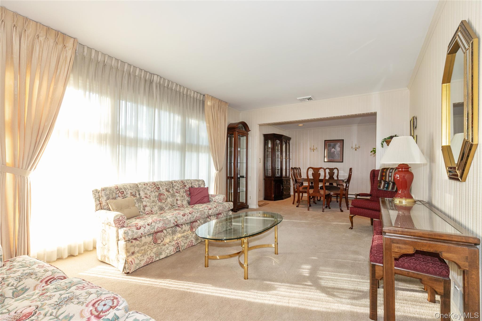 58 Helen Avenue, Plainview, NY 11803