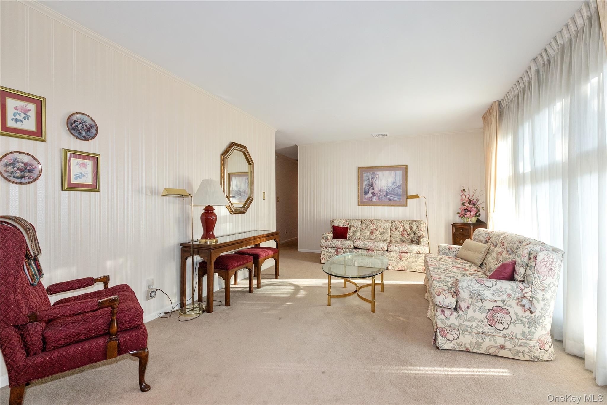 58 Helen Avenue, Plainview, NY 11803