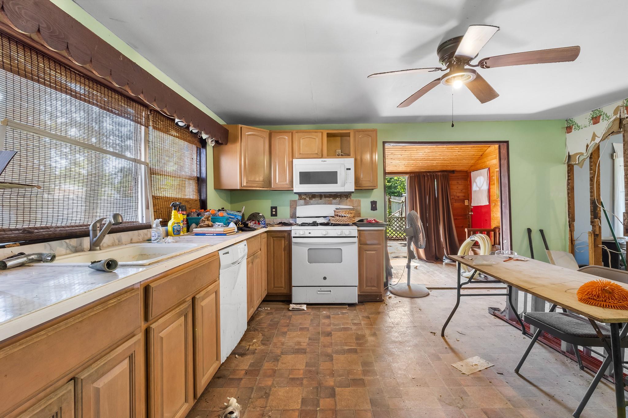 59 Irish Lane, East Islip, NY 11730