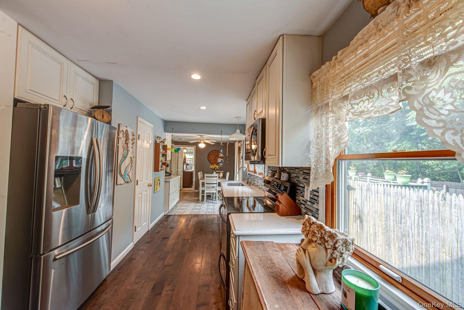 75 Upper Dock Road, Kings Park, NY 11754