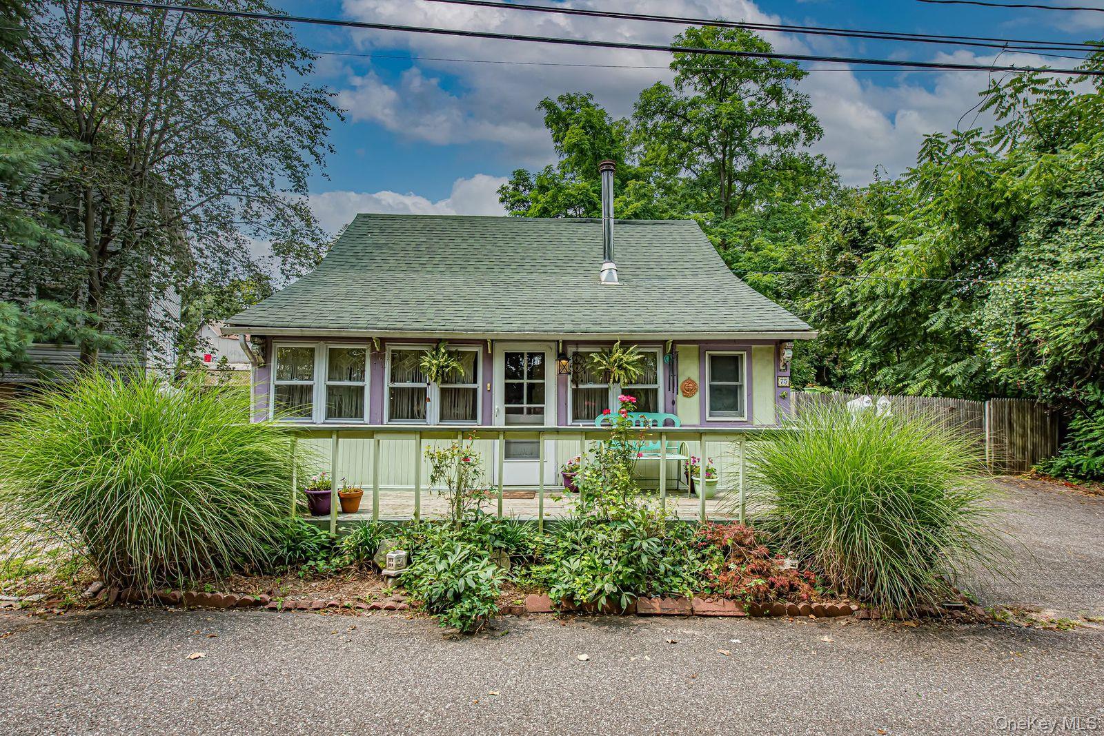 75 Upper Dock Road Road, Kings Park, NY 11754