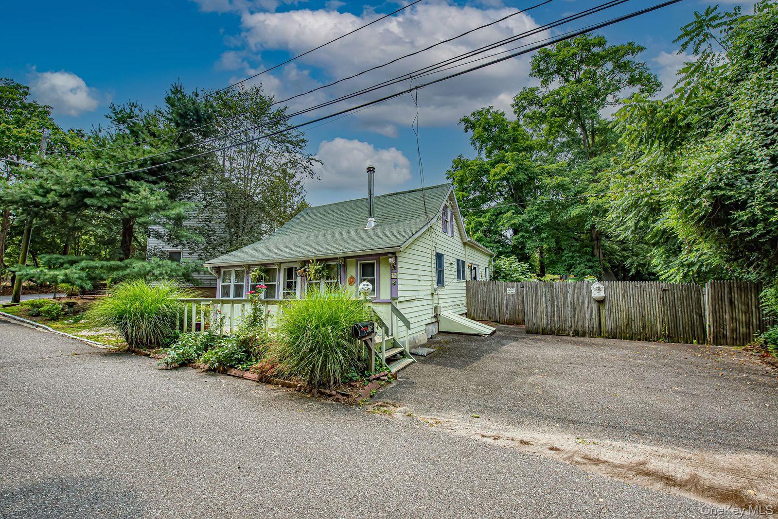 75 Upper Dock Road, Kings Park, NY 11754