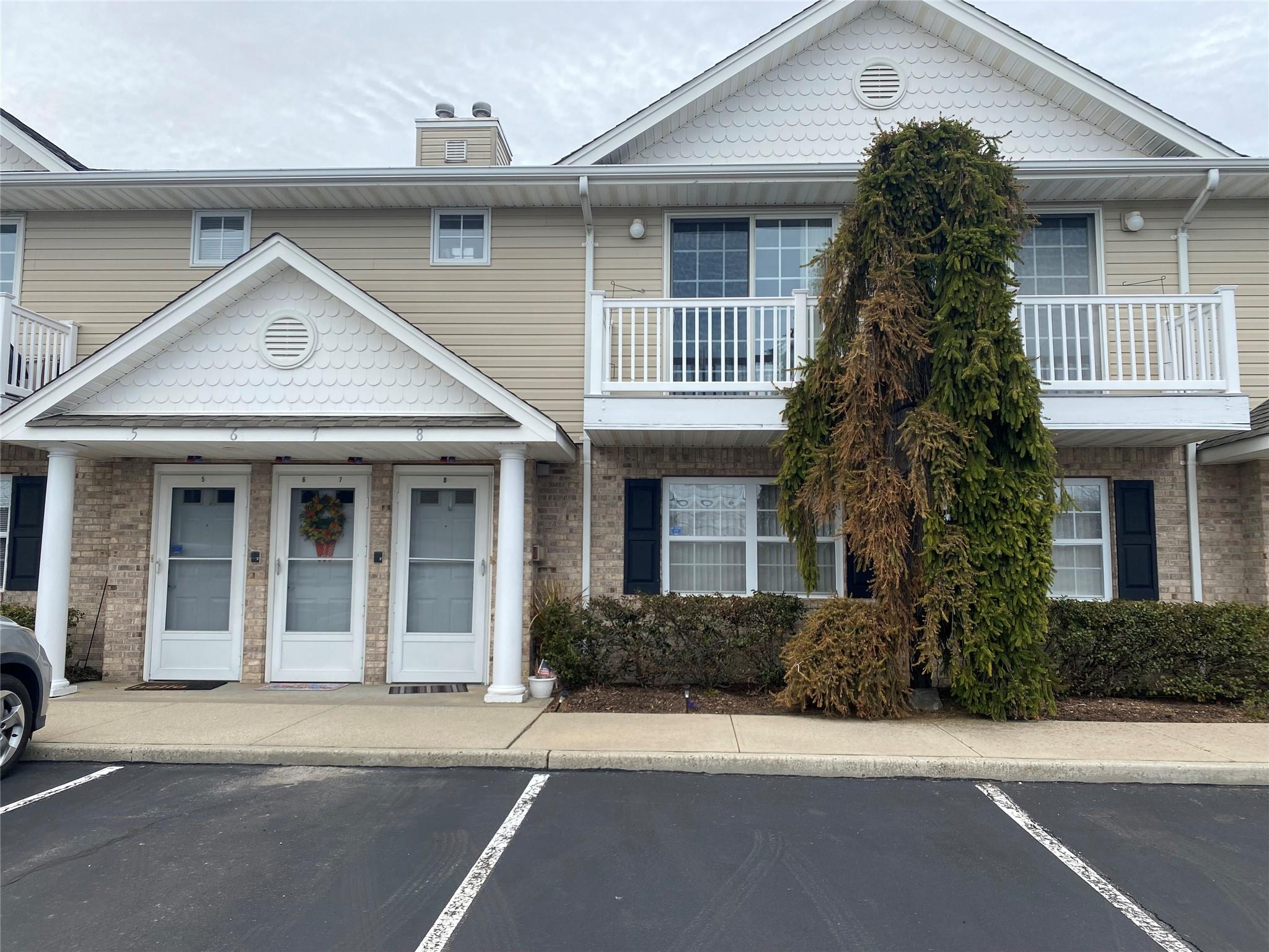 19 Dominick Court, Lindenhurst, NY 11757