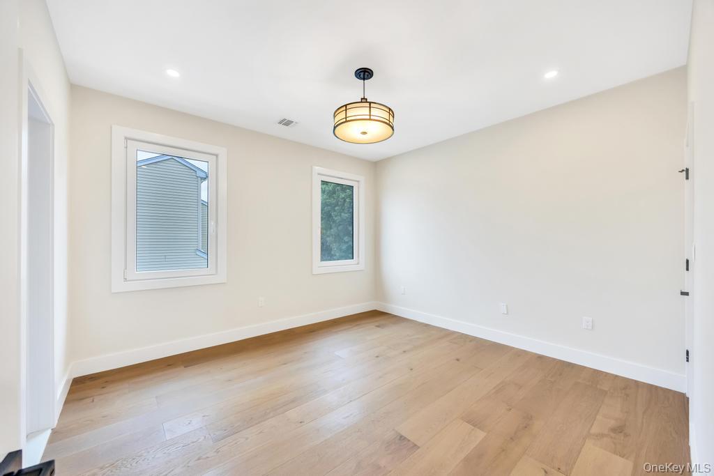 472 Farmranch Road E, Bethpage, NY 11714