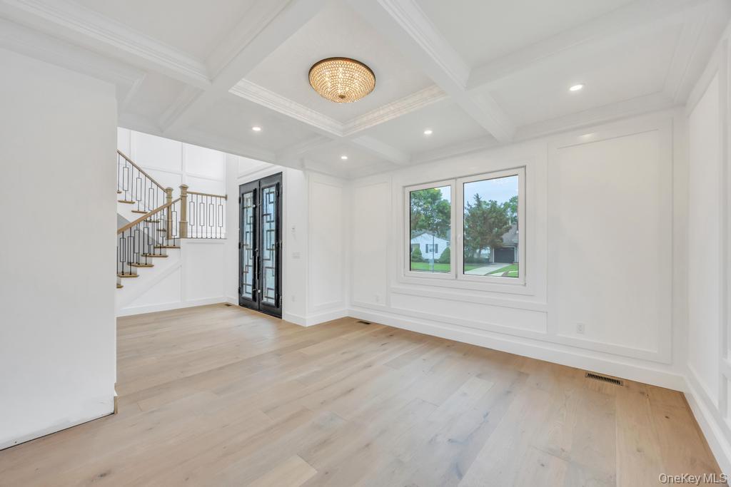 472 Farmranch Road E, Bethpage, NY 11714