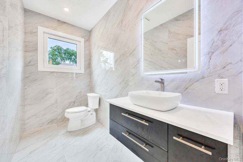 472 Farmranch Road E, Bethpage, NY 11714