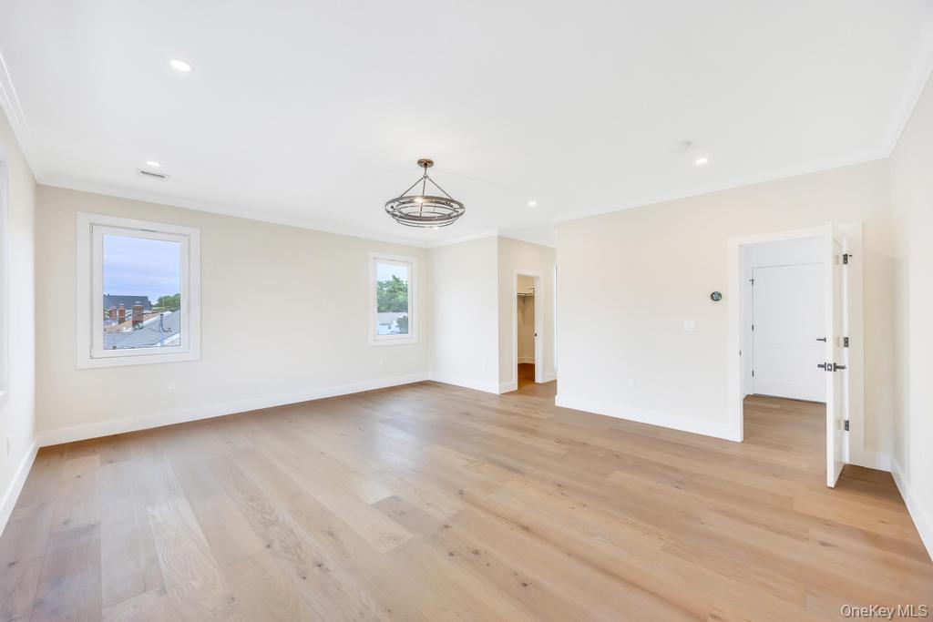 472 Farmranch Road E, Bethpage, NY 11714