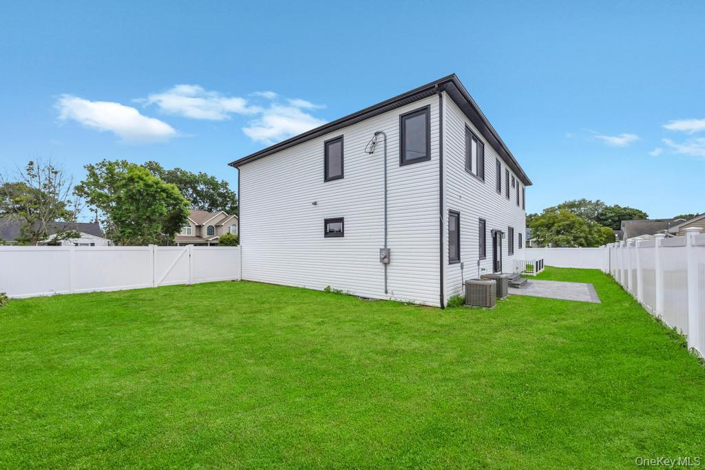 472 Farmranch Road E, Bethpage, NY 11714