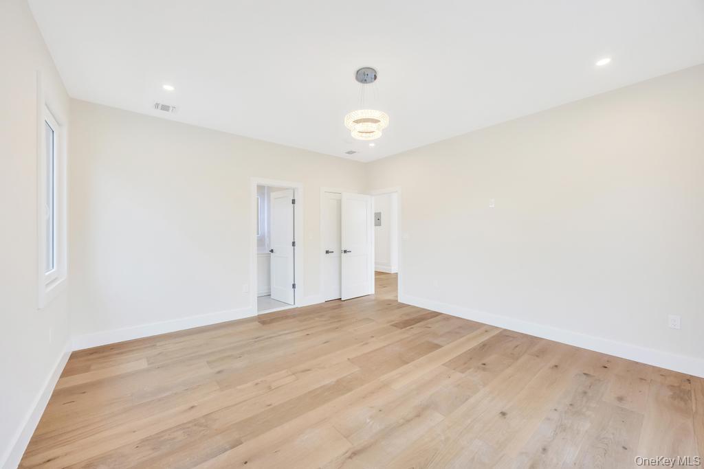 472 Farmranch Road E, Bethpage, NY 11714