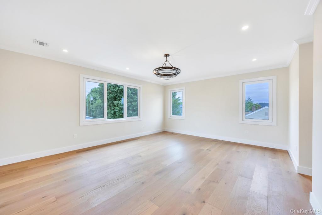 472 Farmranch Road E, Bethpage, NY 11714