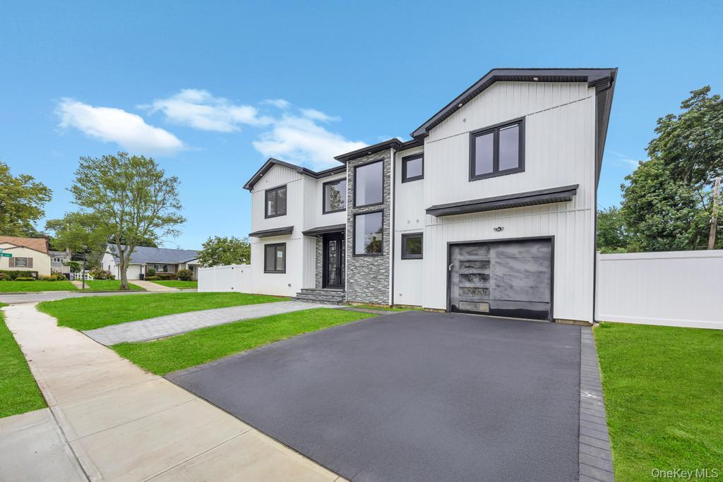 472 Farmranch Road E, Bethpage, NY 11714