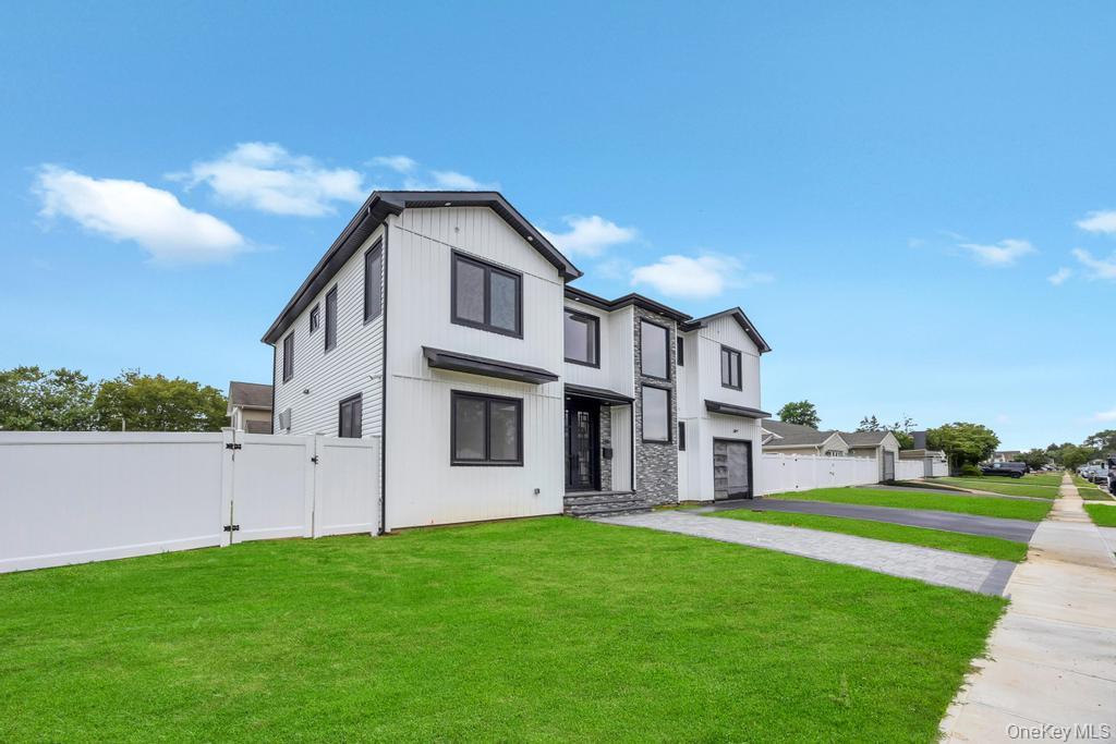 472 Farmranch Road E, Bethpage, NY 11714