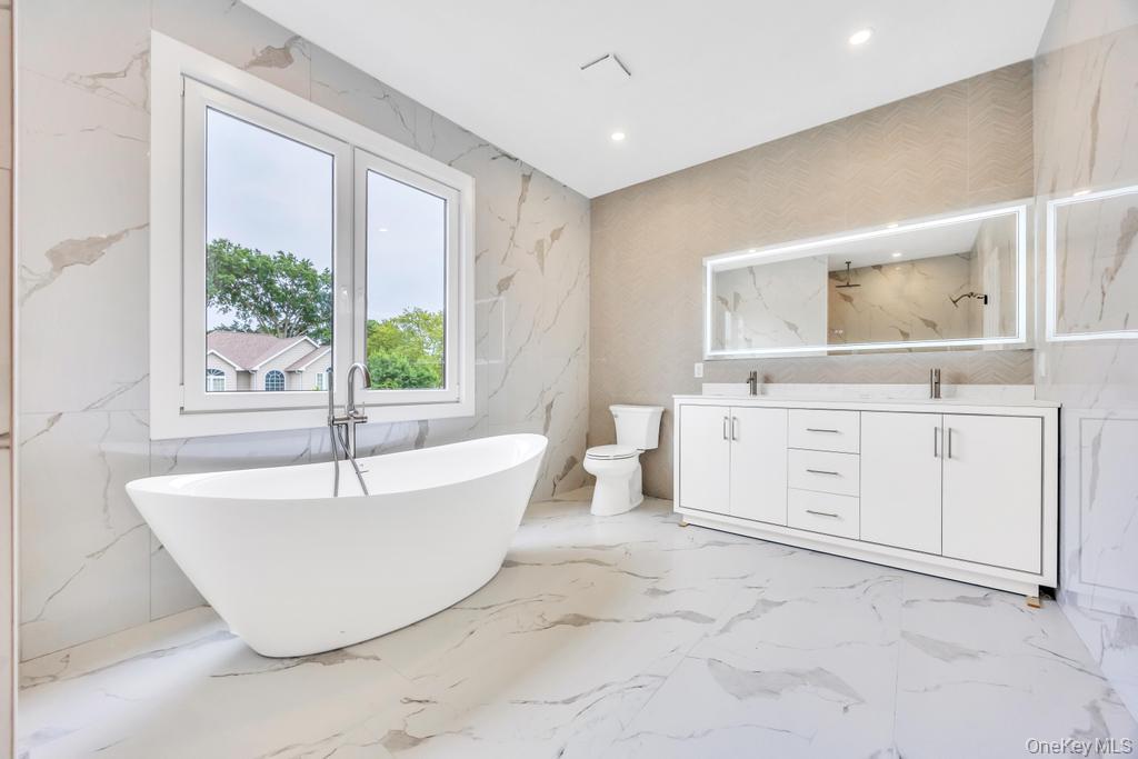 472 Farmranch Road E, Bethpage, NY 11714