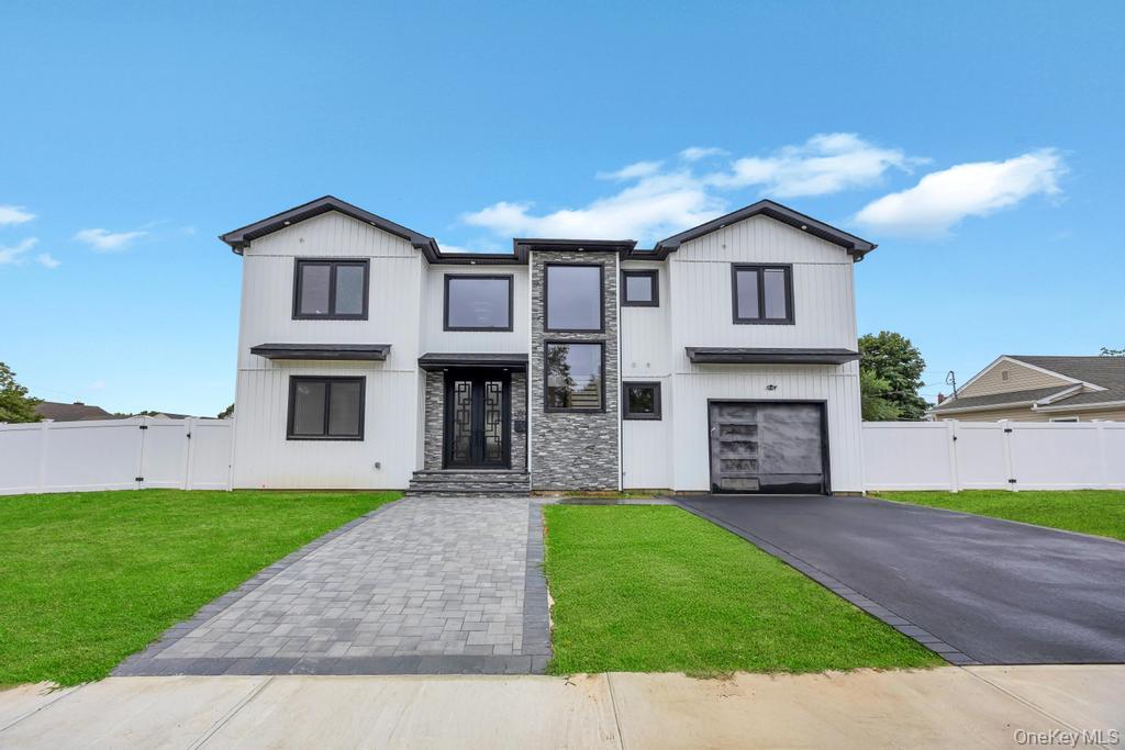 472 Farmranch Road E, Bethpage, NY 11714