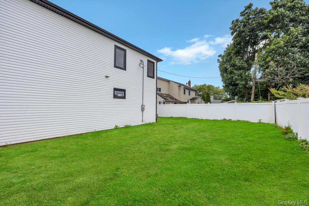 472 Farmranch Road E, Bethpage, NY 11714