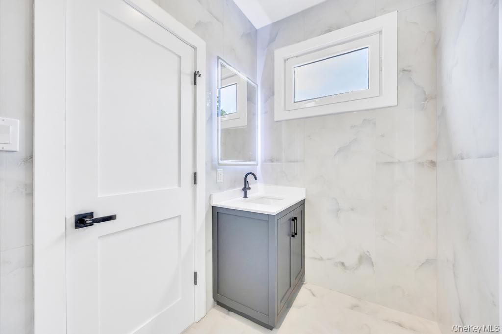 472 Farmranch Road E, Bethpage, NY 11714