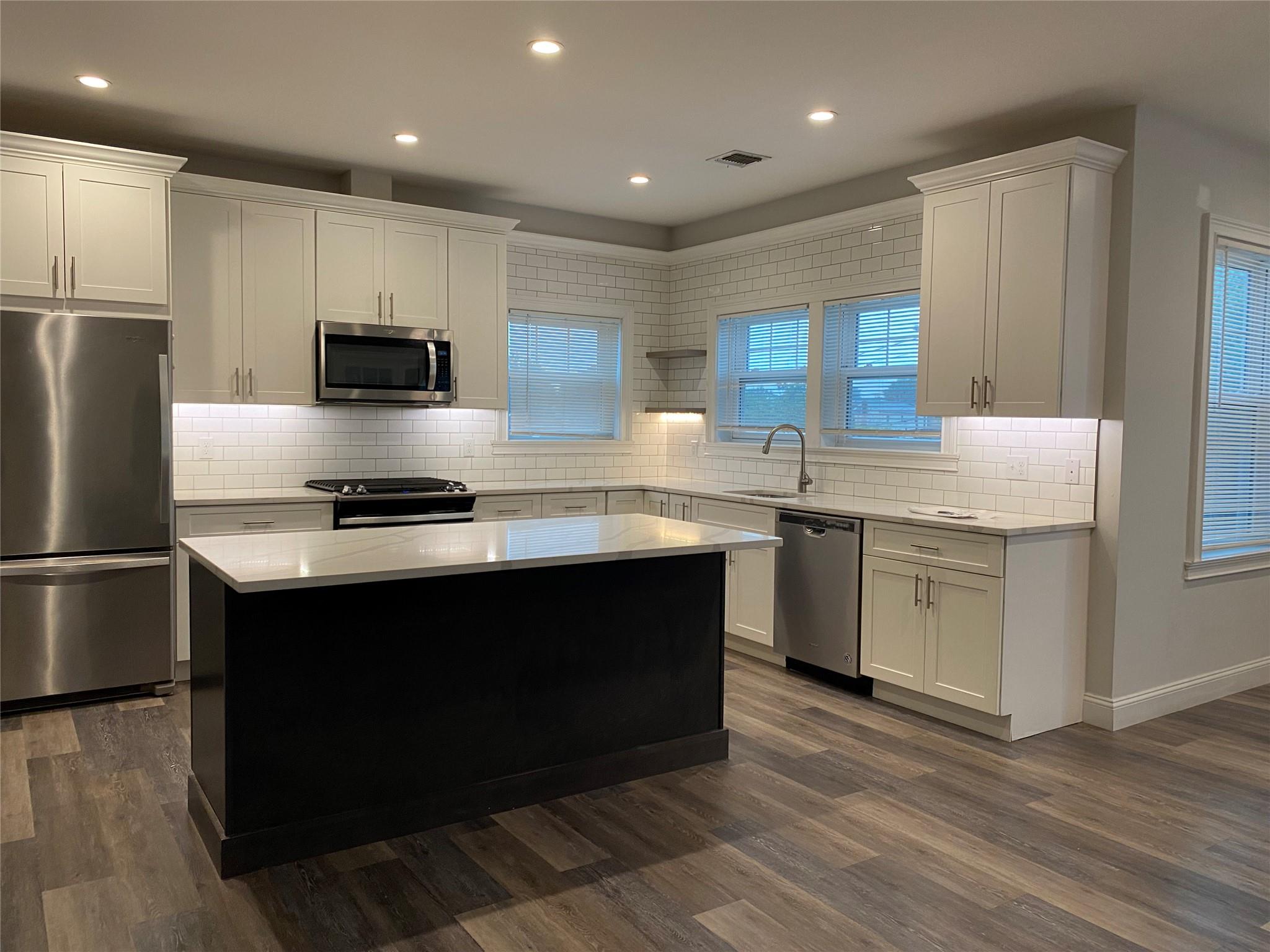 840 Montauk Highway # 1B, Copiague, NY 11726