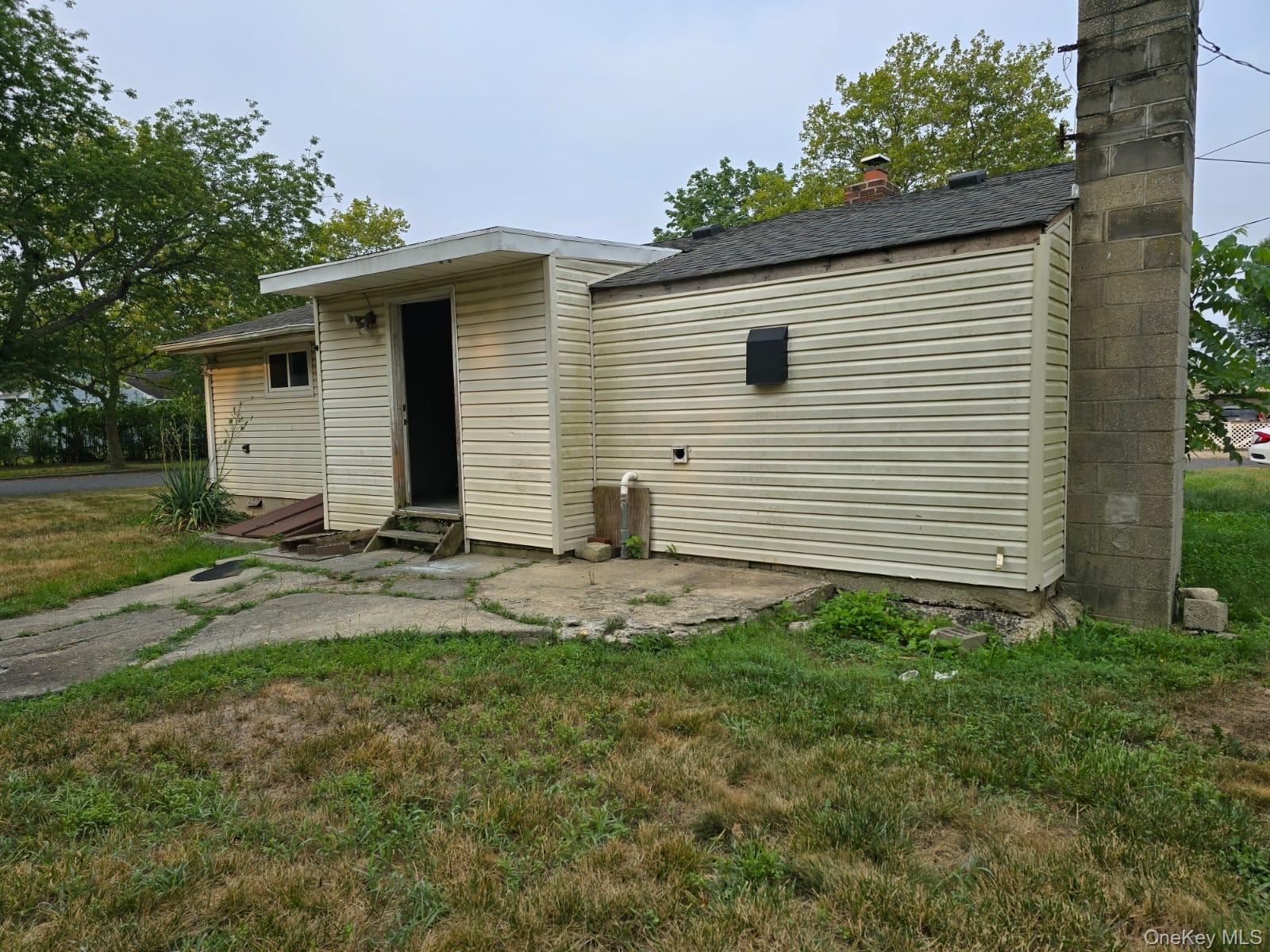 35 Nicoll Avenue, Central Islip, NY 11722