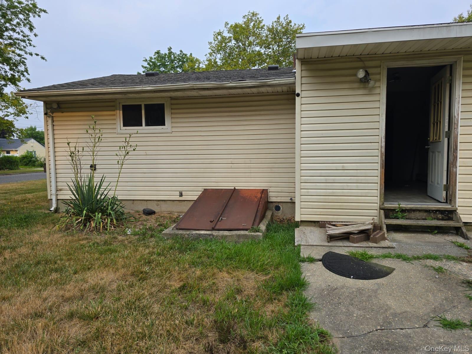 35 Nicoll Avenue, Central Islip, NY 11722