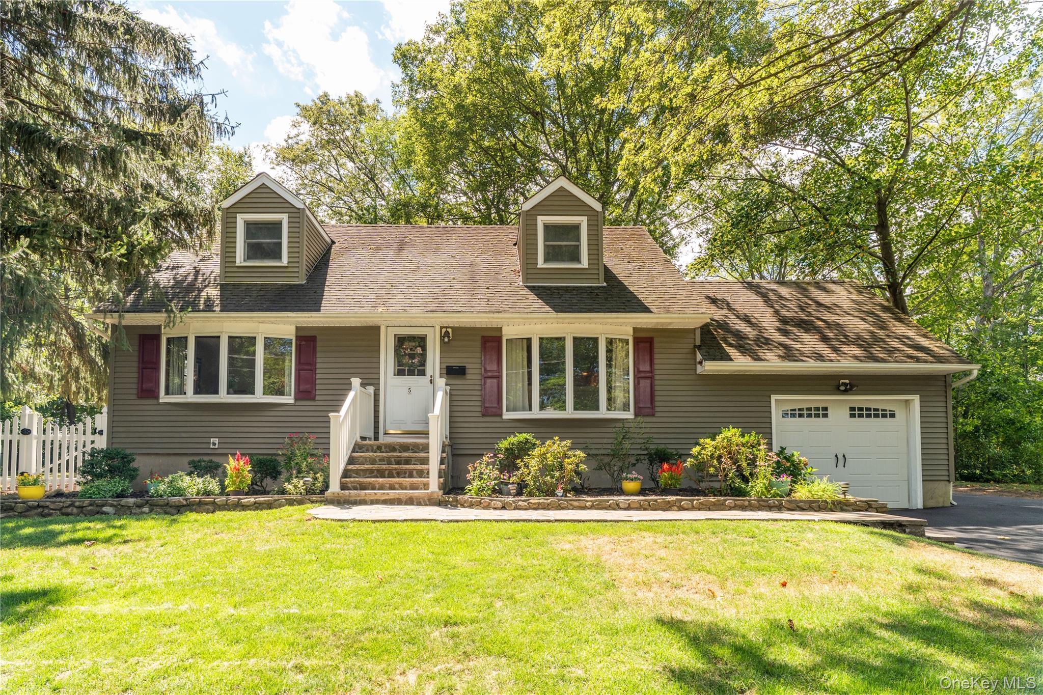 5 Bellows Lane, New City, NY 10956