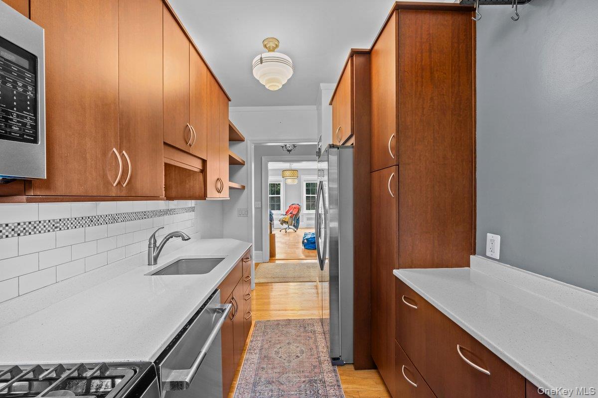 525 W 238th Street # 1L, Bronx, NY 10463