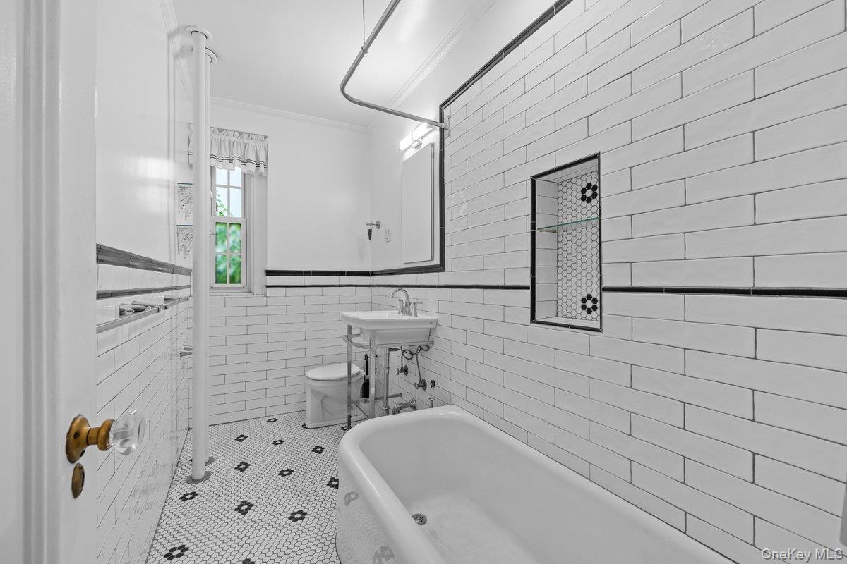 525 W 238th Street # 1L, Bronx, NY 10463