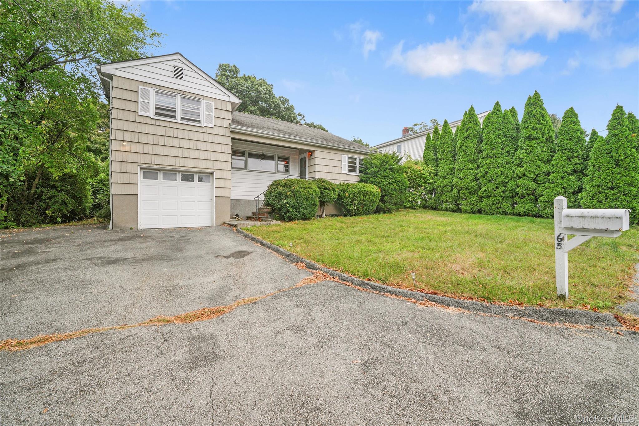 65 Westlake Drive, Thornwood, NY 10594