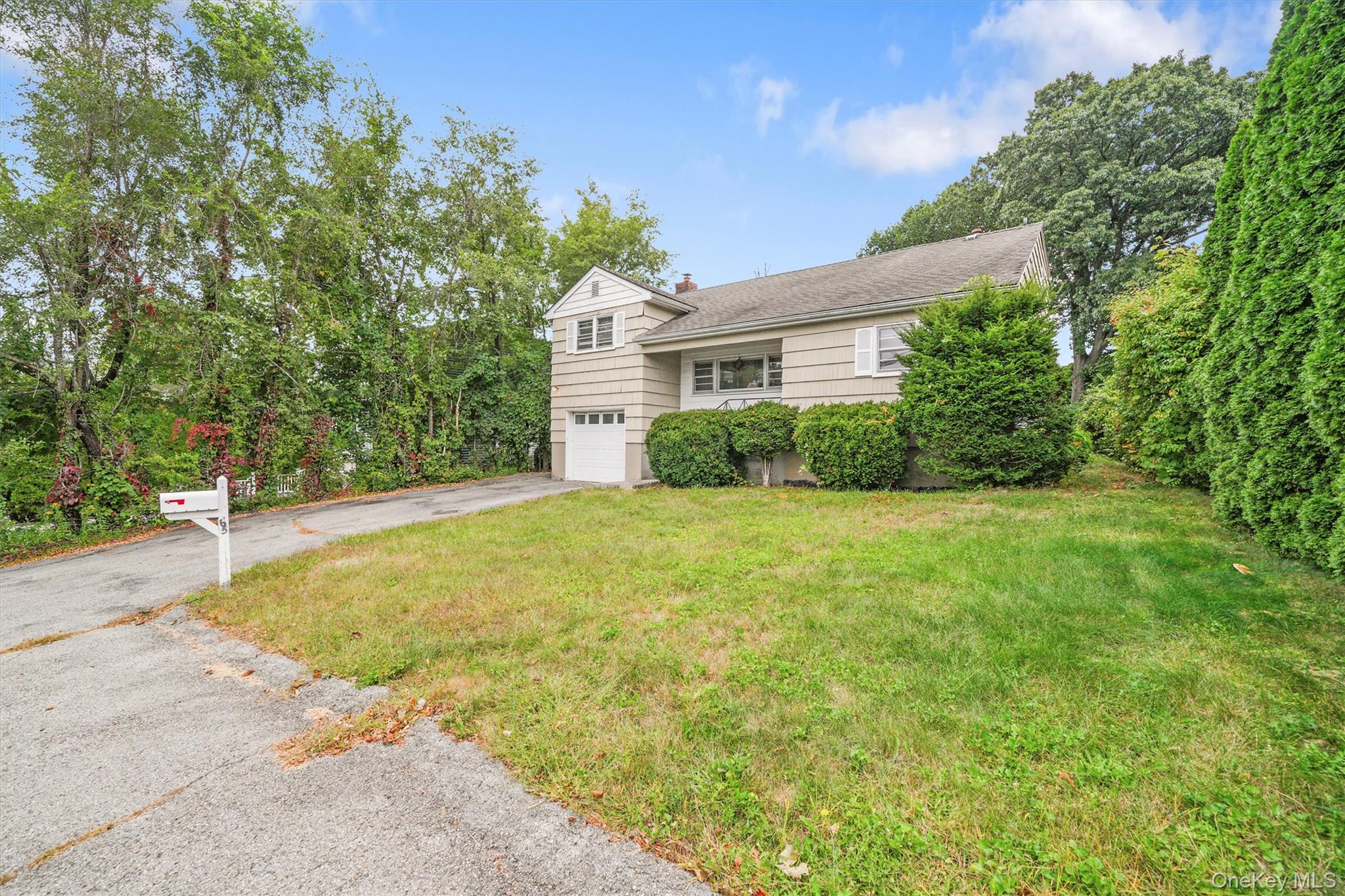 65 Westlake Drive, Thornwood, NY 10594