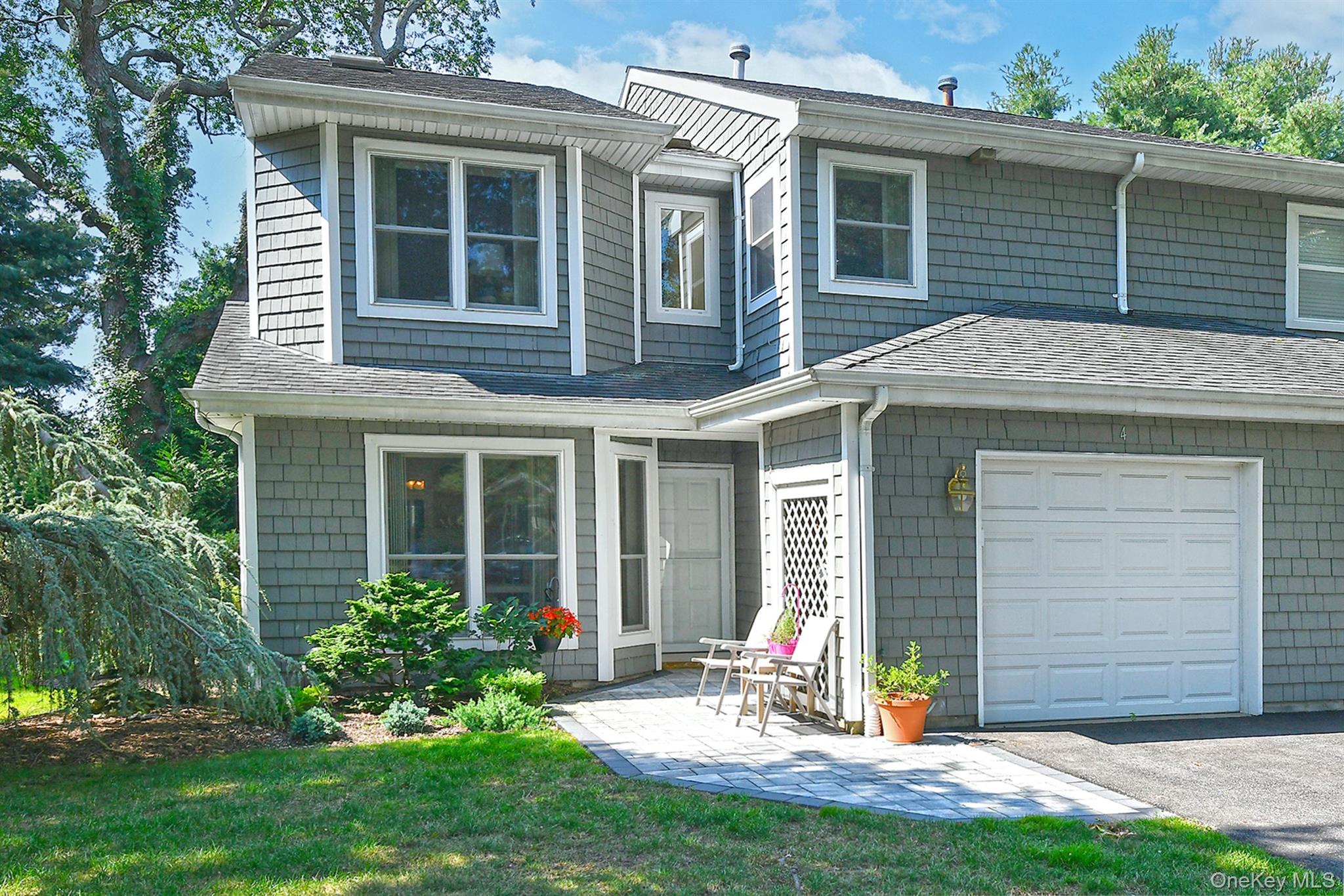 4 Madder Lake Circle # 4, Commack, NY 11725