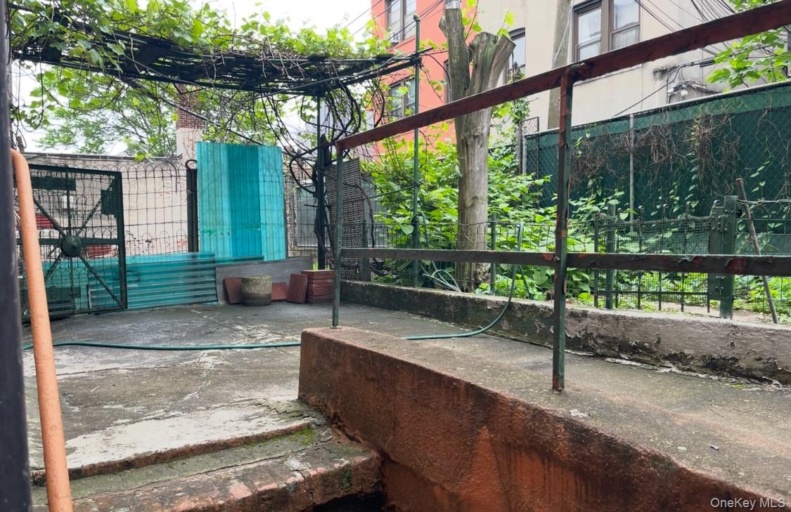 39-17 65 Pl, Woodside, NY 11377