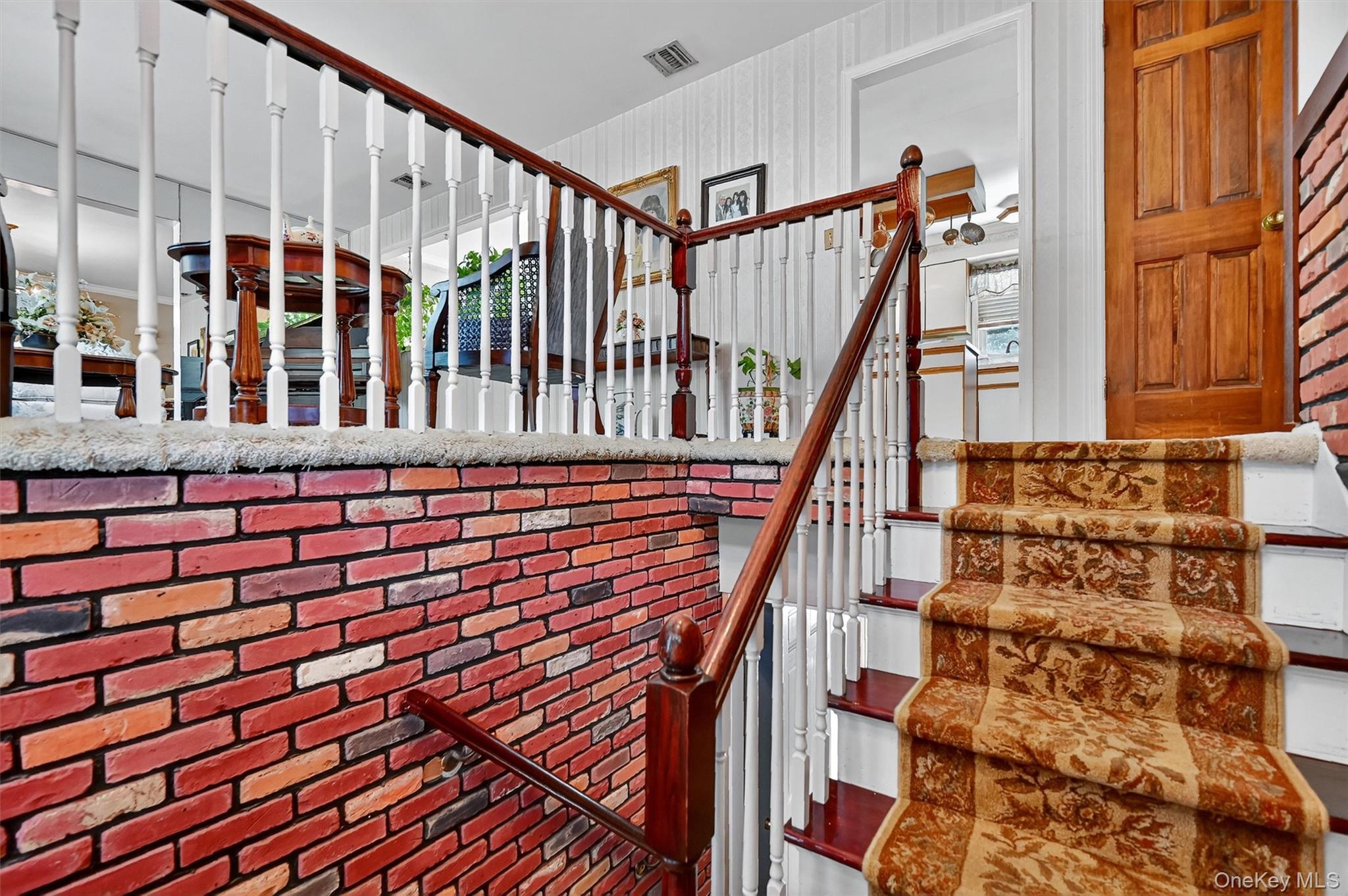 6 Danlyn Court, New City, NY 10956