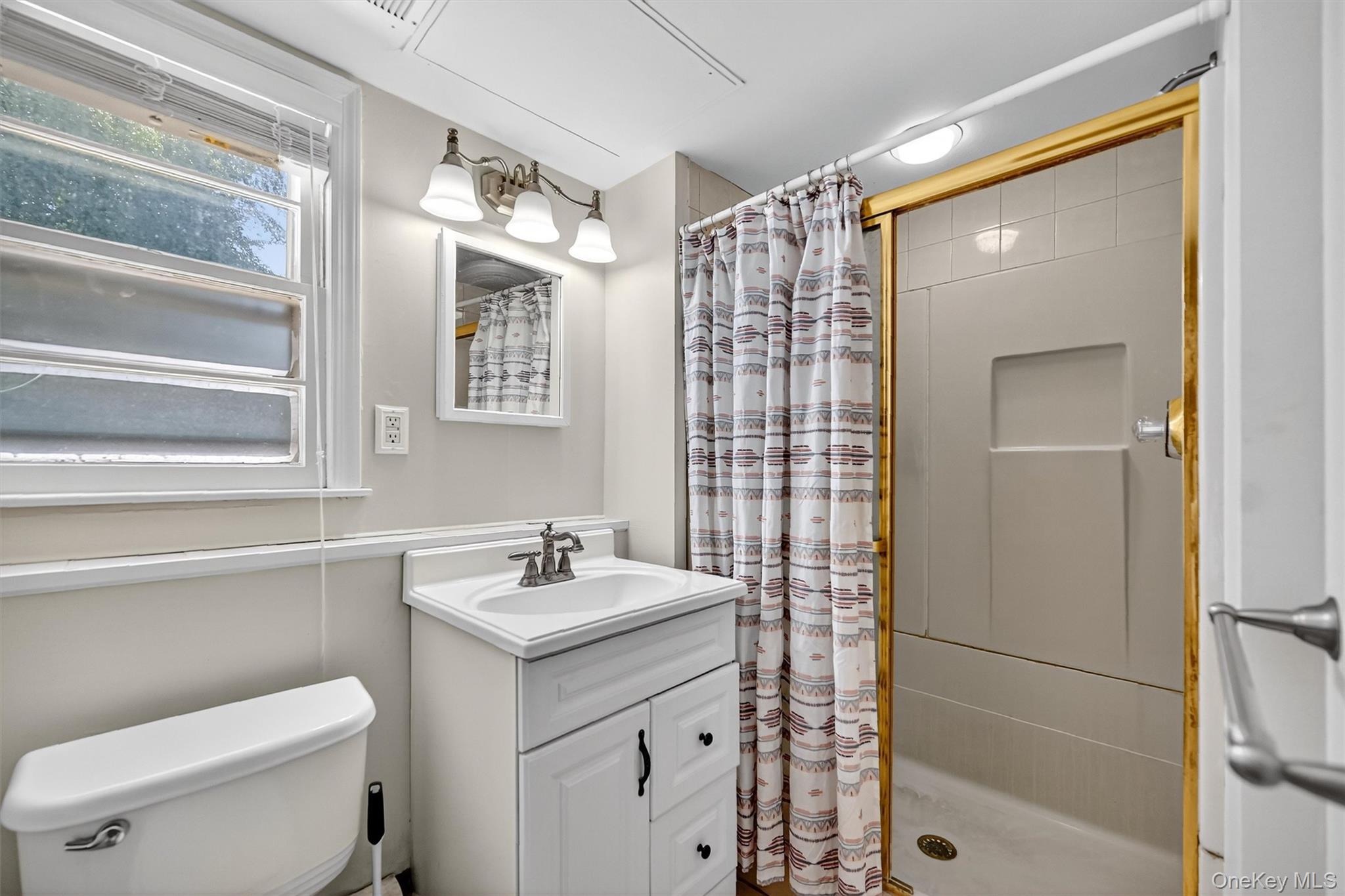 6 Danlyn Court, New City, NY 10956