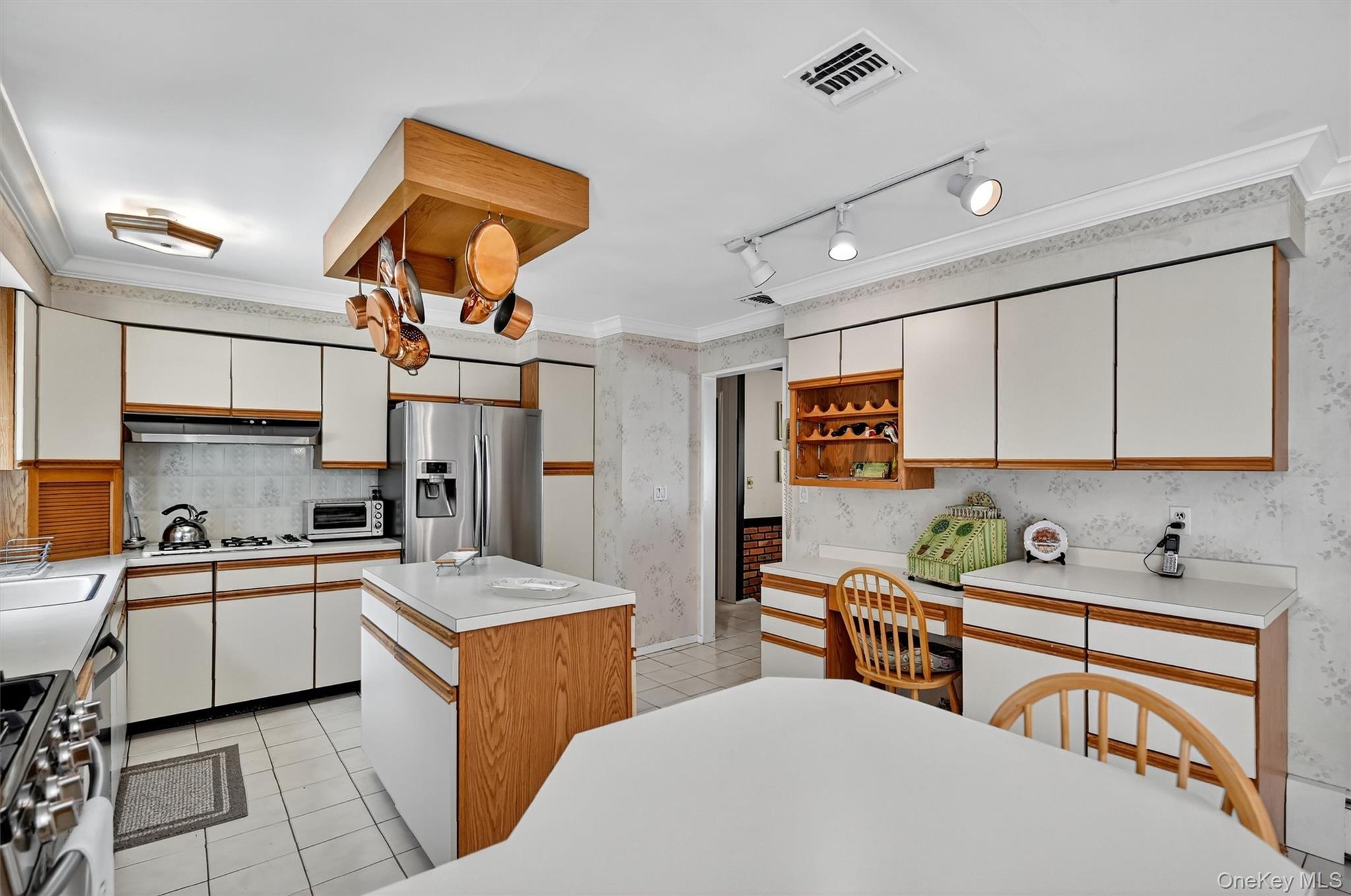 6 Danlyn Court, New City, NY 10956