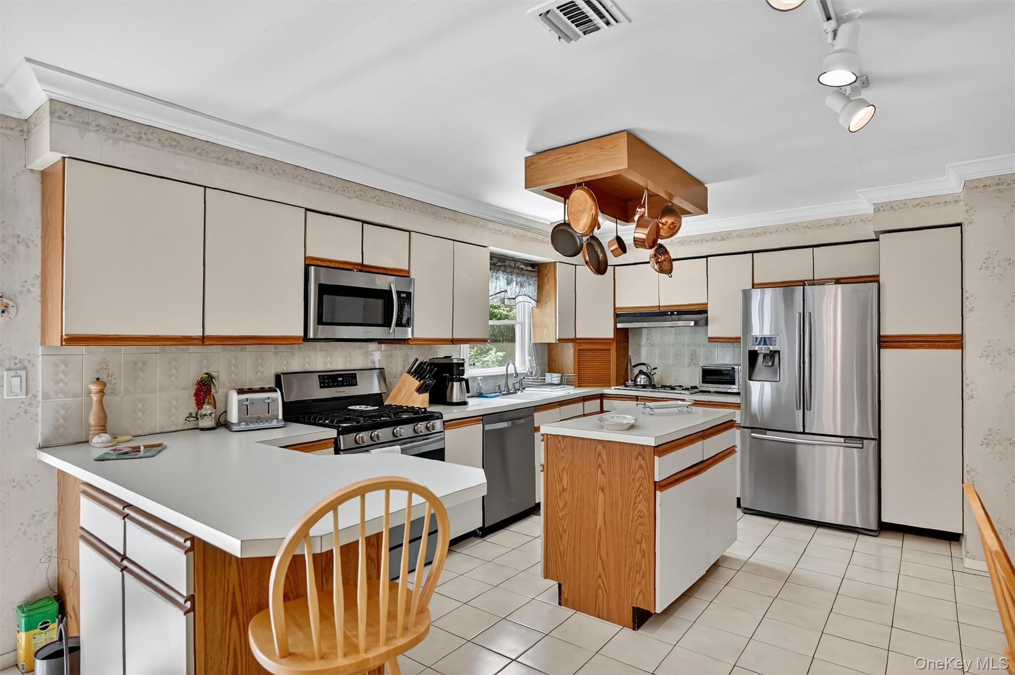 6 Danlyn Court, New City, NY 10956