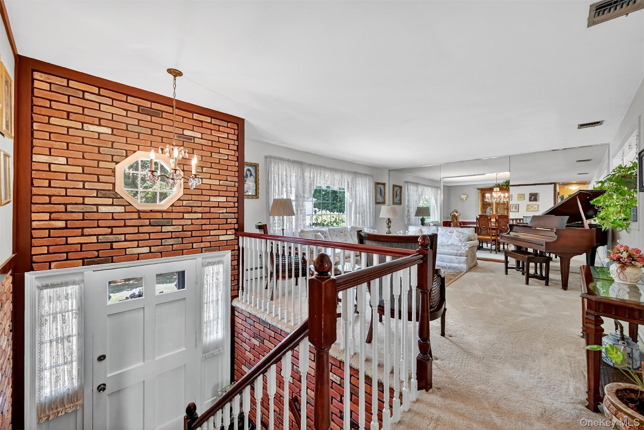 6 Danlyn Court, New City, NY 10956