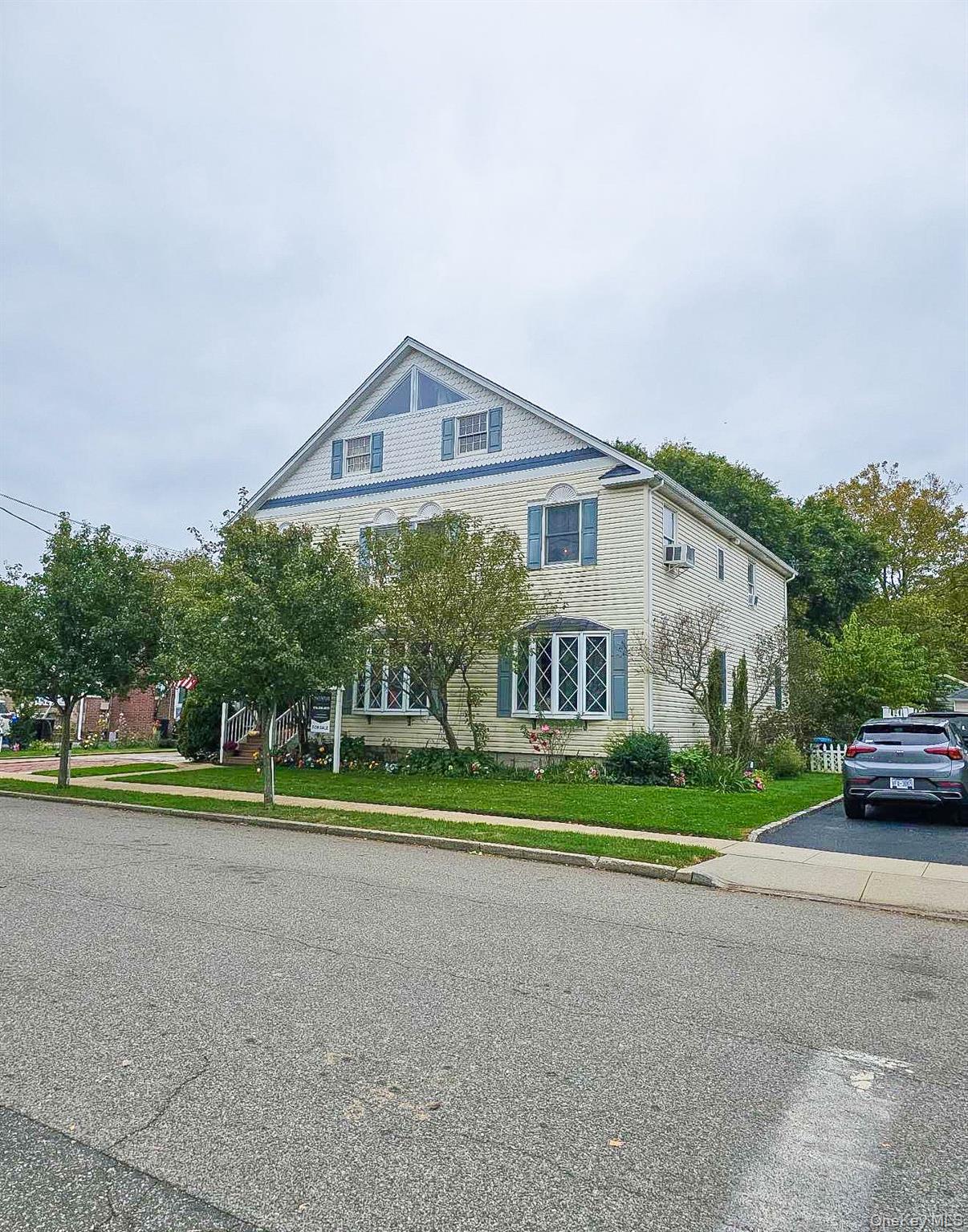 6 Windsor Place, Lynbrook, NY 11563