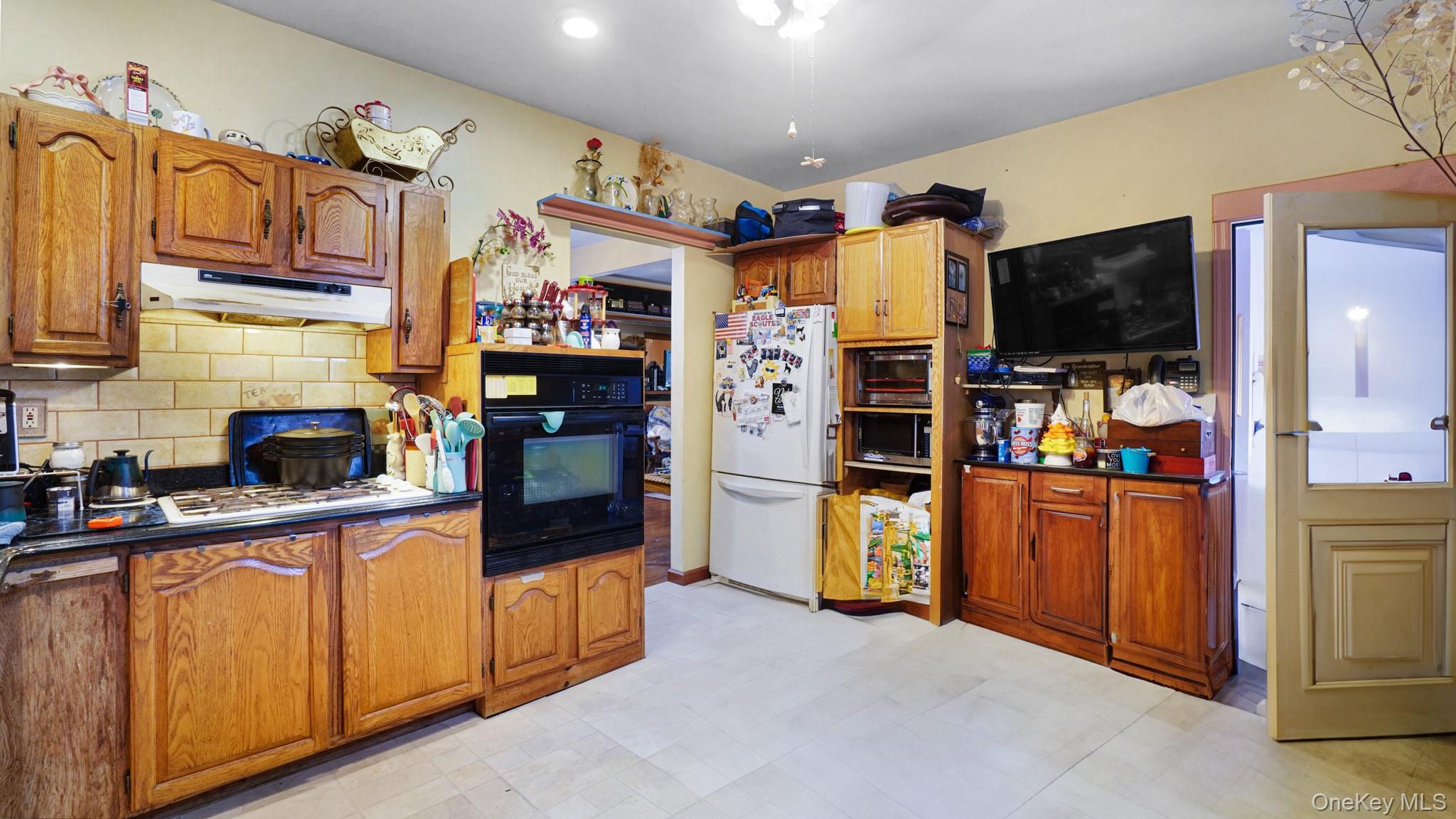 6 Windsor Place, Lynbrook, NY 11563