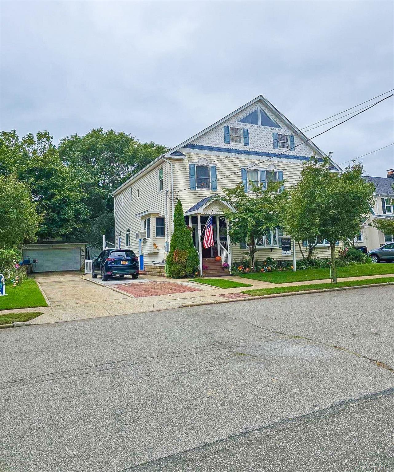 6 Windsor Place, Lynbrook, NY 11563