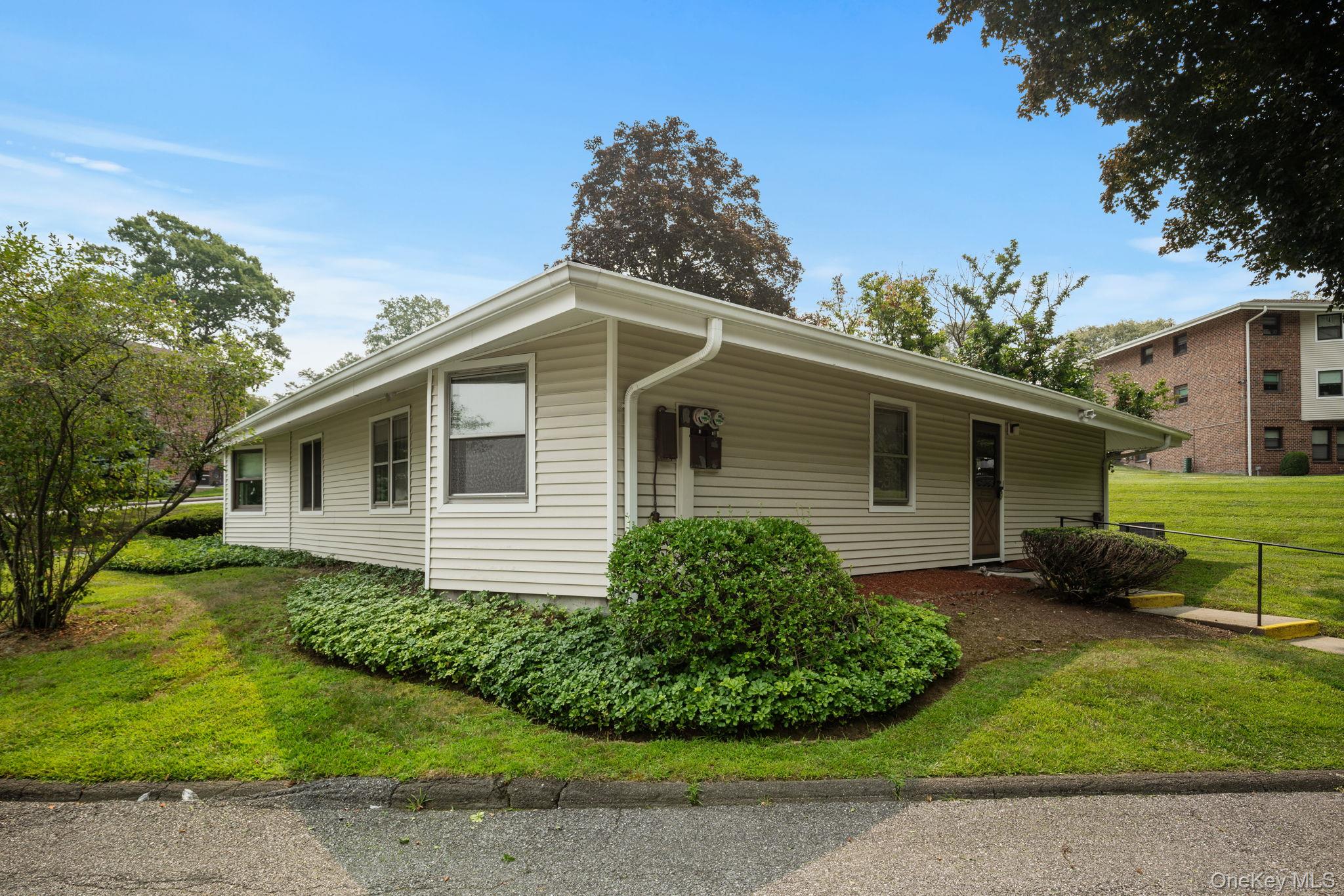 29 Cambridge Court # B, Yorktown Heights, NY 10598