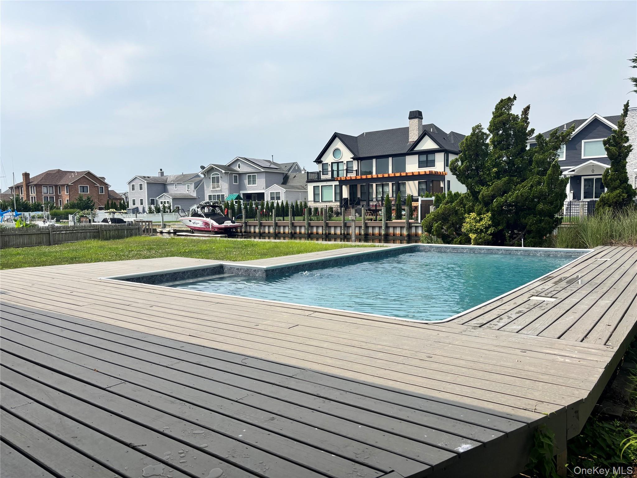 188 Sequams Lane Cen, West Islip, NY 11795