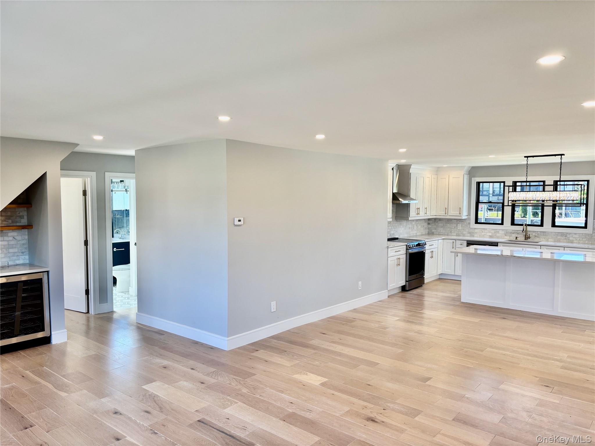 188 Sequams Lane Cen, West Islip, NY 11795