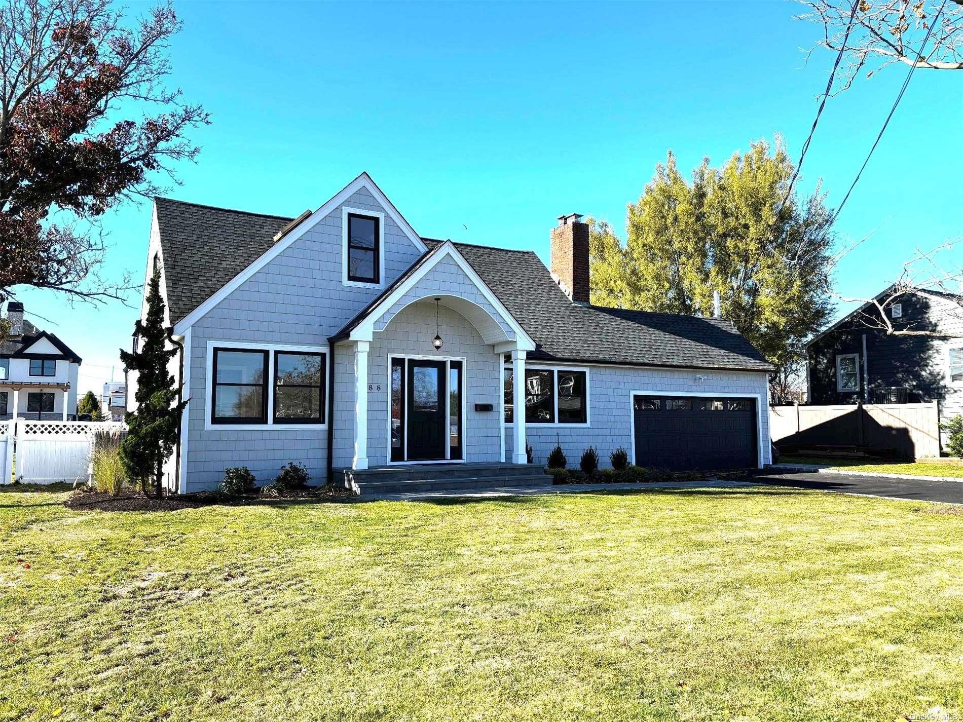188 Sequams Lane Cen, West Islip, NY 11795