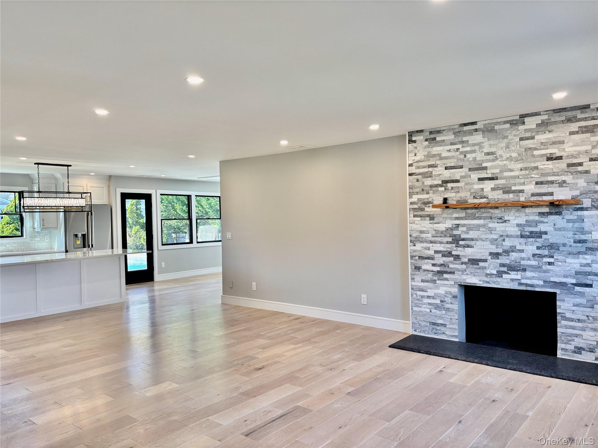 188 Sequams Lane Cen, West Islip, NY 11795