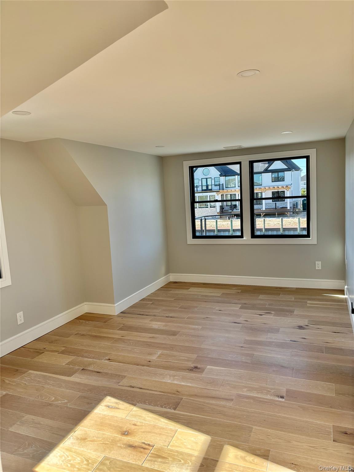 188 Sequams Lane Cen, West Islip, NY 11795