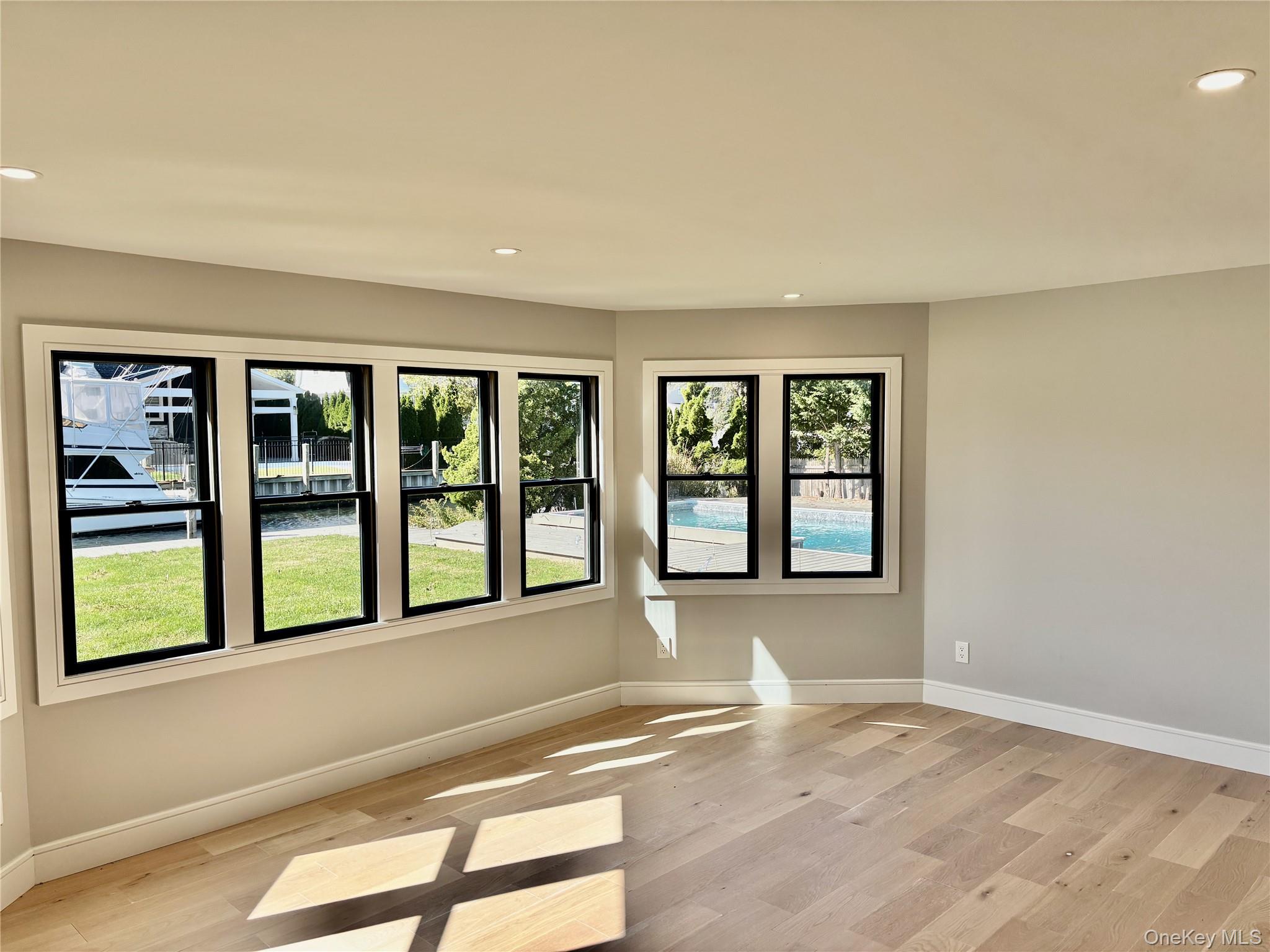 188 Sequams Lane Cen, West Islip, NY 11795