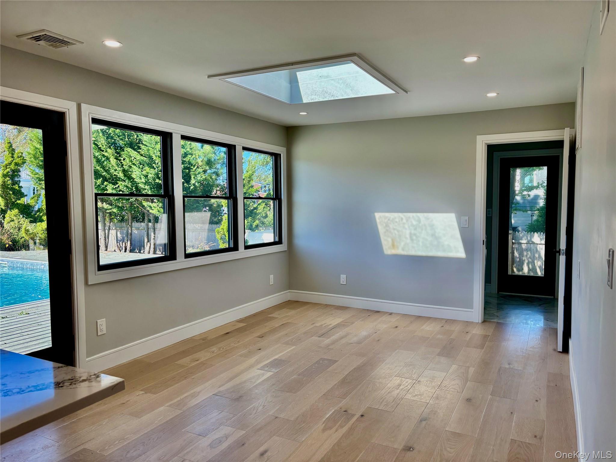 188 Sequams Lane Cen, West Islip, NY 11795